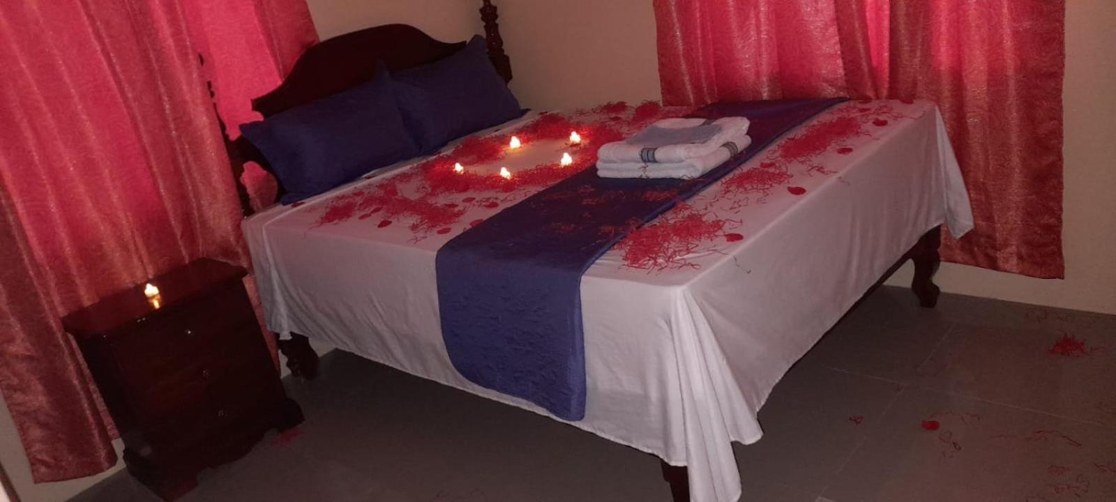 Royal Vybez Vacation Homes Spanish Town 外观 照片